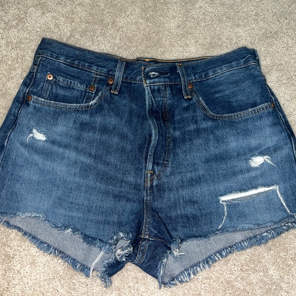 Levi 501 jean shorts in W30! Worn 1 time for a few hours in new condition. - Picture 1 of 2